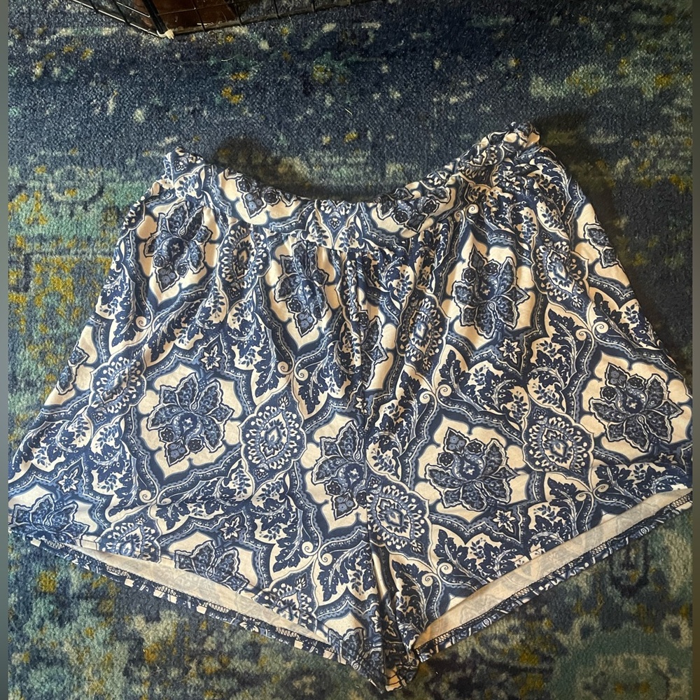 Boohoo blue and white shorts